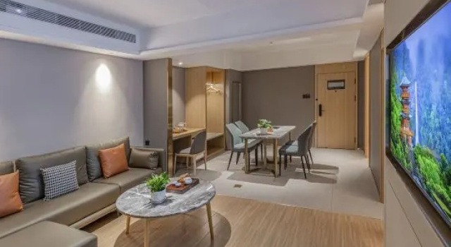 Люкс Deluxe Starway Hotel (Kunming Dianchi Wanda Plaza)