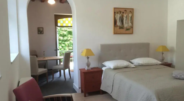 Апартаменты Les Roques Apartments in historical Monastery