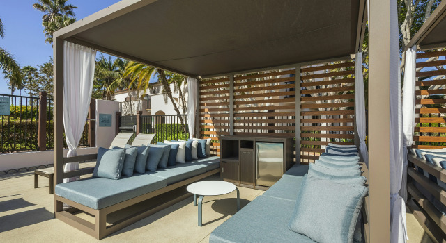 Hilton Santa Barbara Beachfront Resort, Забронировать Курортный отель Отели Санта-Барбара с парковкой, рядом с Железнодорожный вокзал Санта-Барбара, Парковка