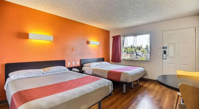 Четырёхместный номер Standard Motel 6-Oakland, CA - Embarcadero