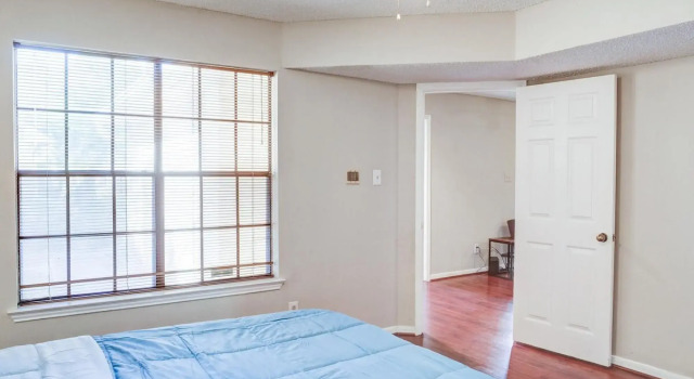 Lovely 2 BR, 1 ba condo near Medcenter, Забронировать Отель Хьюстон Texas Gulf Coast, рядом с Baylor St. Luke's Medical Center-McNair Campus