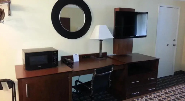 Номер Standard Days Inn by Wyndham Fultondale