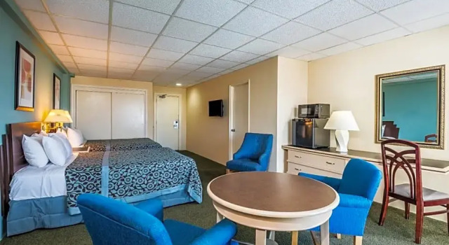 Номер Standard с балконом Days Inn by Wyndham Atlantic City Oceanfront-Boardwalk