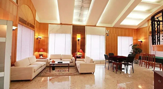 Kunming Wanghu Hotel, Rezerwuj Hotel Hotele w Kunming z parkingiem, Parking
