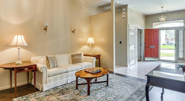 5 Mi to Coliseum! Spacious Home in Hampton Roads, Book Feriehus Sommerhuse i Hampton, Hytte