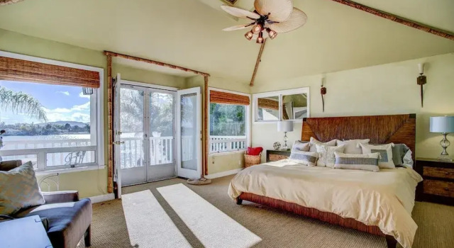 4 BR Waterfront Home Private Beach by RedAwning, Buchen Sie Hotel Novato Marin County