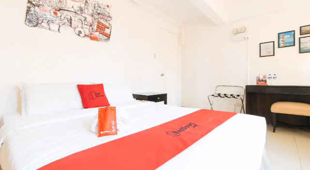Люкс RedDoorz Premium near Greenbelt Makati