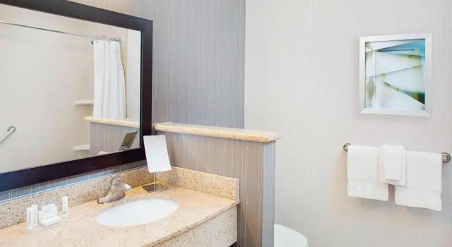 Четырёхместный номер Standard Courtyard by Marriott San Antonio SeaWorld Westover Hills