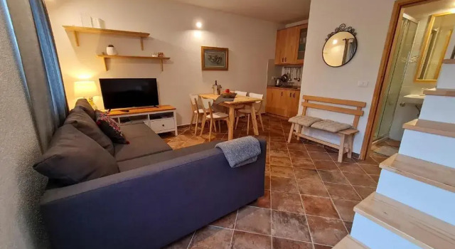 Коттедж Sweet House and Apartment