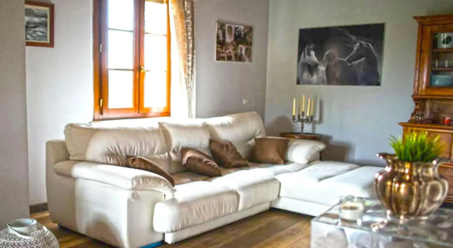 Wonderful house with hot tube and infinite view on Chianti 5 min drive form Siena-Cozy house
