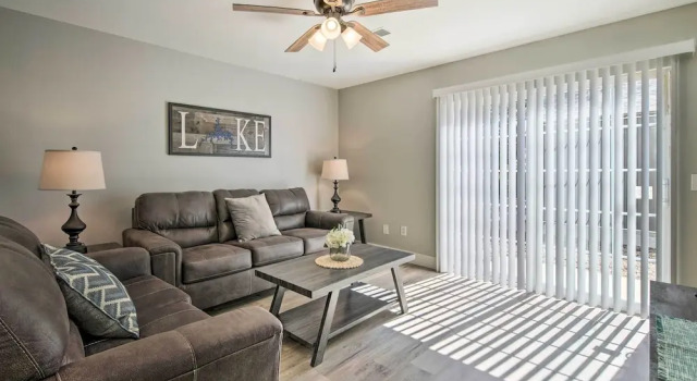Chic Townhome ~ 6 Mi to Talking Rocks Cavern!, Забронировать Отель Отели Table Rock Lake 3 звезды, 3*