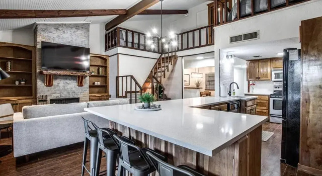 Коттедж Renovated Waterfront w Dock, Sleeps 11
