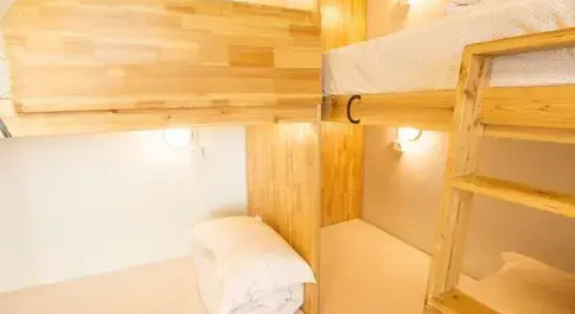 Кровать в общем номере (мужской номер) Guilin Cyan Box Guest House