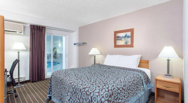Двухместный номер Standard с видом на бассейн Days Inn by Wyndham Fond du Lac