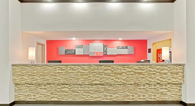 Ramada by Wyndham Waukegan/Great Lakes, Забронировать Отель Отели Иллинойс 3 звезды, 3*