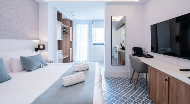 Indoor Jacuzzi with Spa Access Terrace Premium Neptuno Hotel & SPA 4 Sup