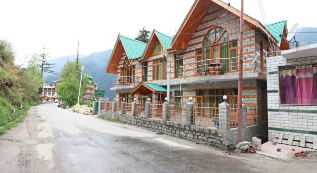 OYO 13714 Home Exotic River View Naggar Road