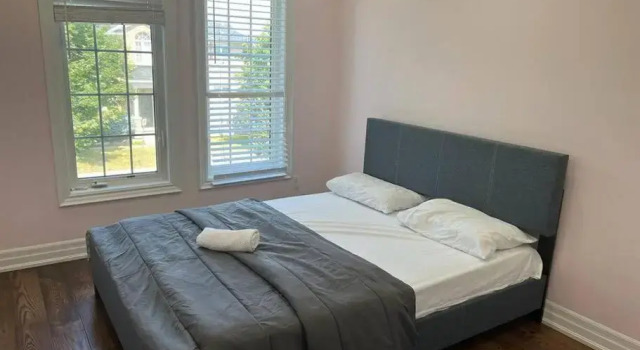 cheerfully 3 bedroom home with free parking & wifi, Varaa Hotelli Brampton 