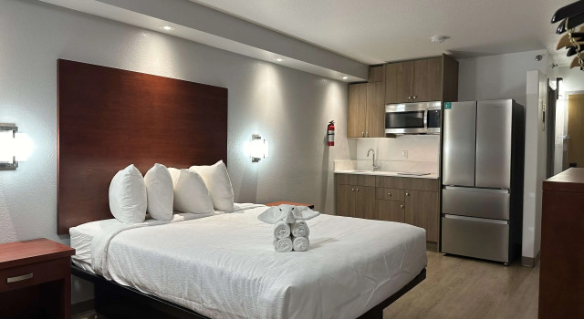Люкс SureStay Plus by Best Western Brooks