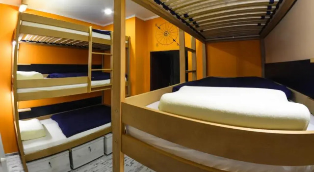 Кровать в общем номере Event Hostel - Opole