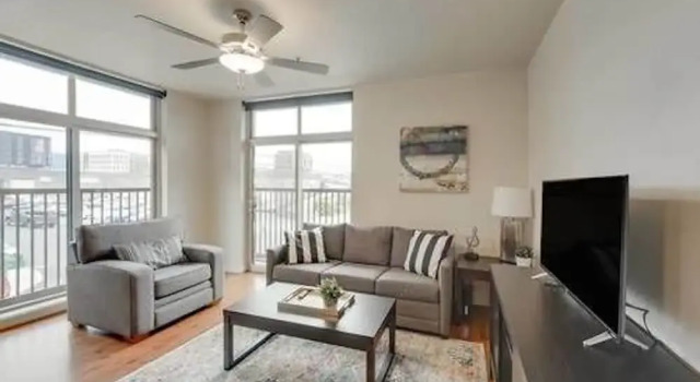 Portland Pettygrove 2BR Corporate Rentals, Забронировать Апартаменты/квартира Отели Портленда с парковкой, рядом с Дом-музей Треветта-Нунна, Парковка