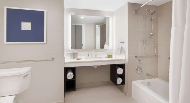 Полулюкс DoubleTree by Hilton Hotel Deerfield Beach Boca Raton