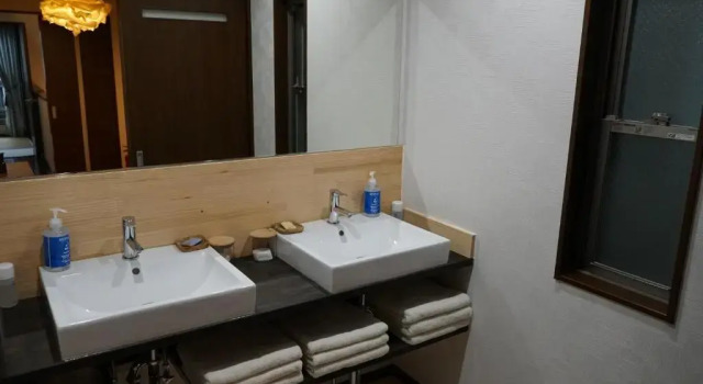 Кровать в общем номере Auberge du Tanuki Noir Maison dHôtes