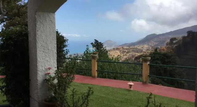 Апартаменты с видом на море Villa Eleanto