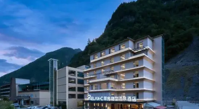 RelaxC Likuan·Hidden World Hot Spring Hotel (Bipenggou Scenic Area Branch), Prenota Hotel Ngawa Cina