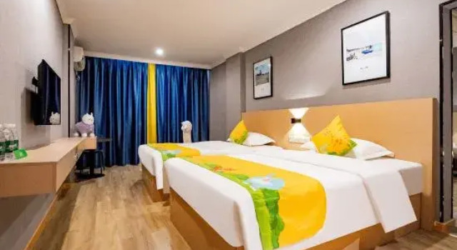 Трёхместный семейный люкс Bo'erman Hotel (Yulin Shizi Street Bus Terminal)