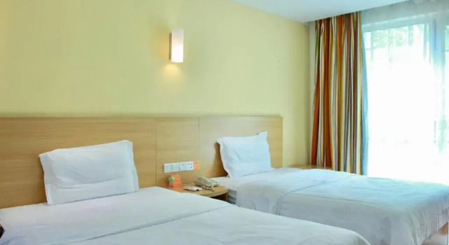 Двухместный номер Standard 7 Days Inn Guangzhou - Yantang Yueken Road Branch