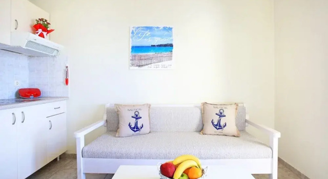 Theodosia apt Swim sunbathe beachfront
