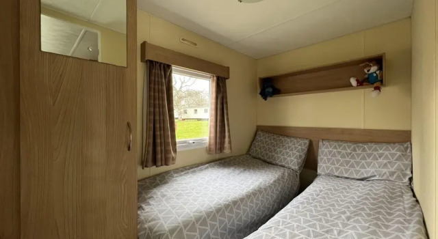 3 Bed Caravan Sea Views Discounted Ferry, Book Feriehus Sommerhuse i Cowes, Hytte