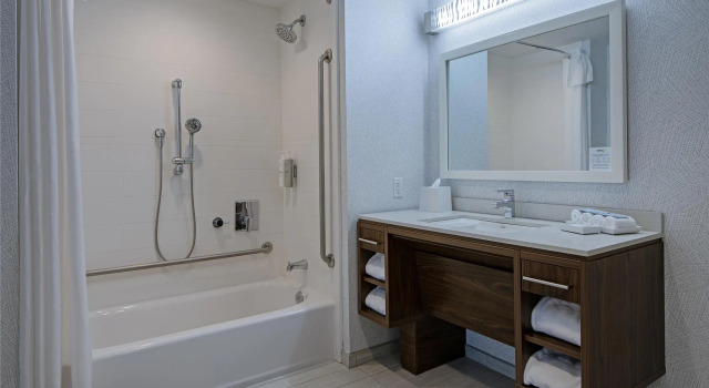 Люкс Home2 Suites by Hilton West Edmonton