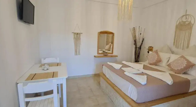 Полулюкс Paros King Luxury Apartments
