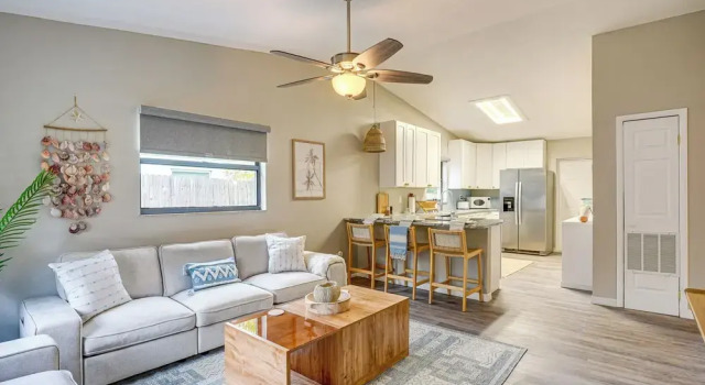 Апартаменты Dtwn Palm Harbor Condo: Walk to Water!