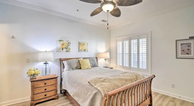 Апартаменты с 4 комнатами Ocean Isle Condo With Community Pool & Hot Tub!