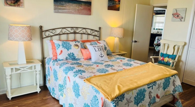 Коттедж с 4 комнатами с балконом Seaside - 4 Br Home