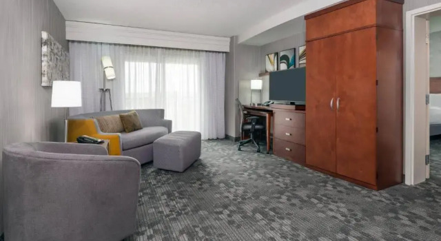 Двухместный люкс c 1 комнатой Courtyard by Marriott Buffalo Airport