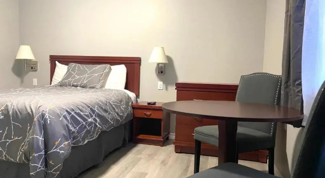 Двухместный номер Standard Lakeshore Suites