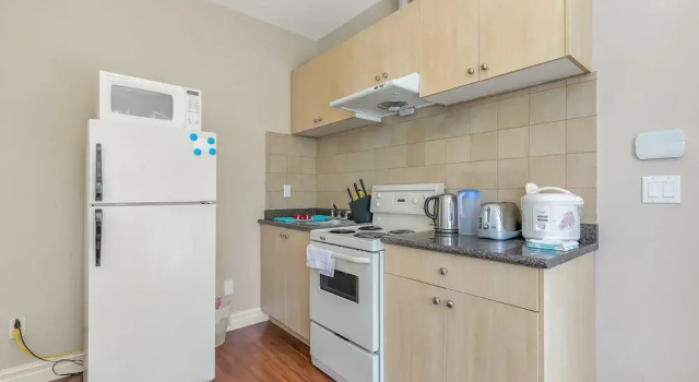 Апартаменты Bright 2 BR Private Suite by Elevate Rooms