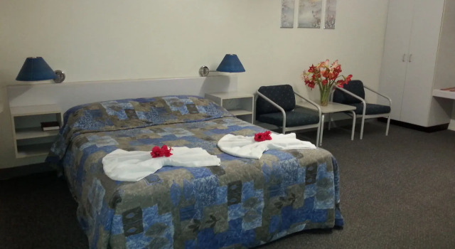Golden Fountain Motel, Забронировать Мотель Рокгемптон Southern Great Barrier Reef, рядом с Информационный центр для посетителей Шпиля Тропика Козерога