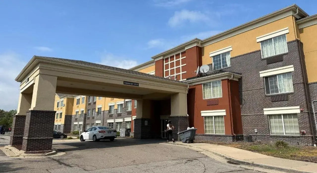 HomeTowne Studios by Red Roof Southfield, Varaa Hotelli Southfield 