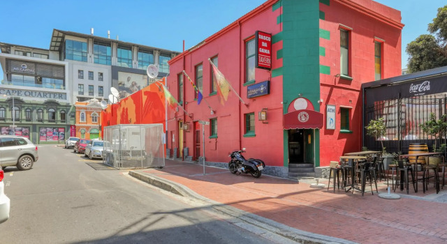 Authentic Cape Town Apartment near the Silo District, Забронировать Апартаменты/квартира Отели Кейптауна с бассейном, рядом с Cape Town Comedy Club, Бассейн