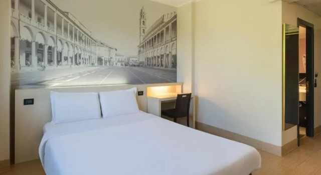Трёхместный номер Standard B&B Hotel Faenza