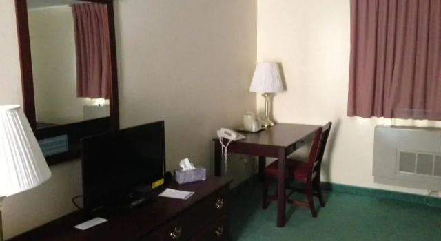 Четырёхместный номер Standard The Falls Motel - 2 Mi to " Watkins Glen State Park, Wineries " and 4 Mi to Watkins Glen International Track " The Glen "