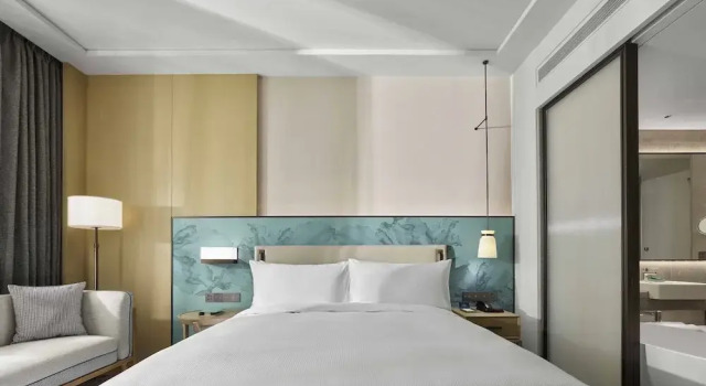 Двухместный номер Standard с балконом Doubletree By Hilton Taizhou Shenxianju