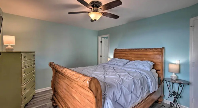 Апартаменты Walk to Shore! Ocean-view Condo in Carolina Beach