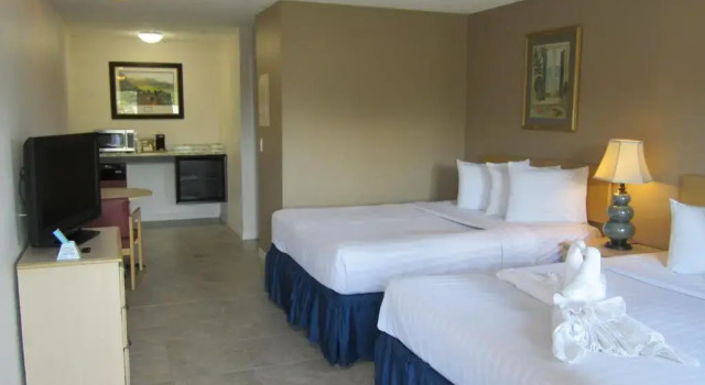 Четырёхместный номер Standard Lantern Inn & Suites - Sarasota