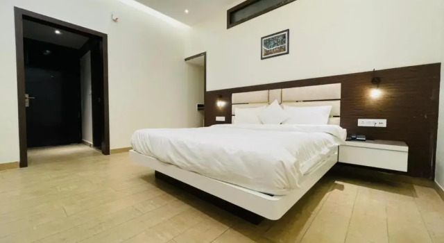 Hotel Lotus Inn, Varaa Hotelli Sirsa Haryana